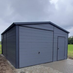 Garaż ocieplany z płyty warstwowej 5x6m