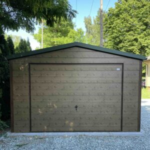Garaż ocieplany z płyty warstwowej 4x6m