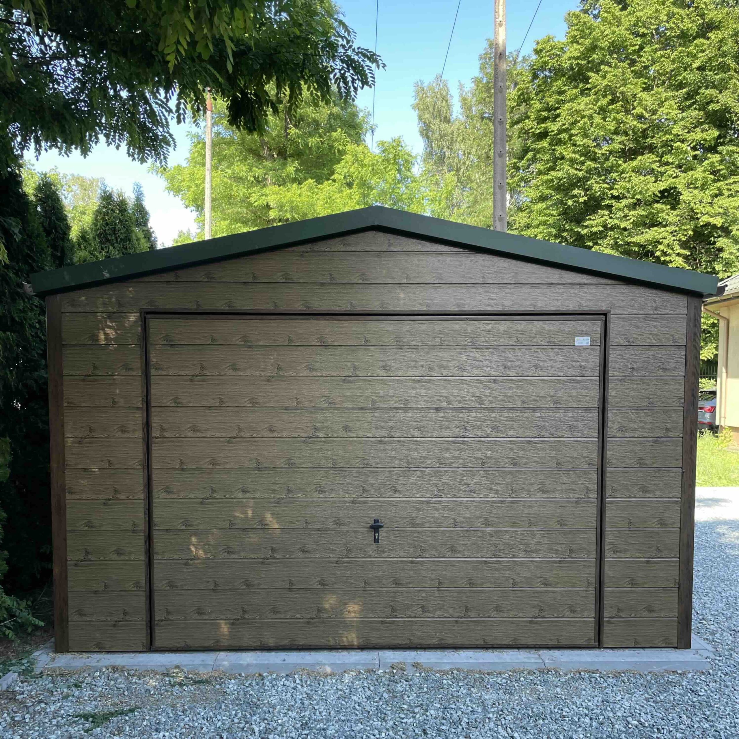 Garaż ocieplany z płyty warstwowej 4x6m