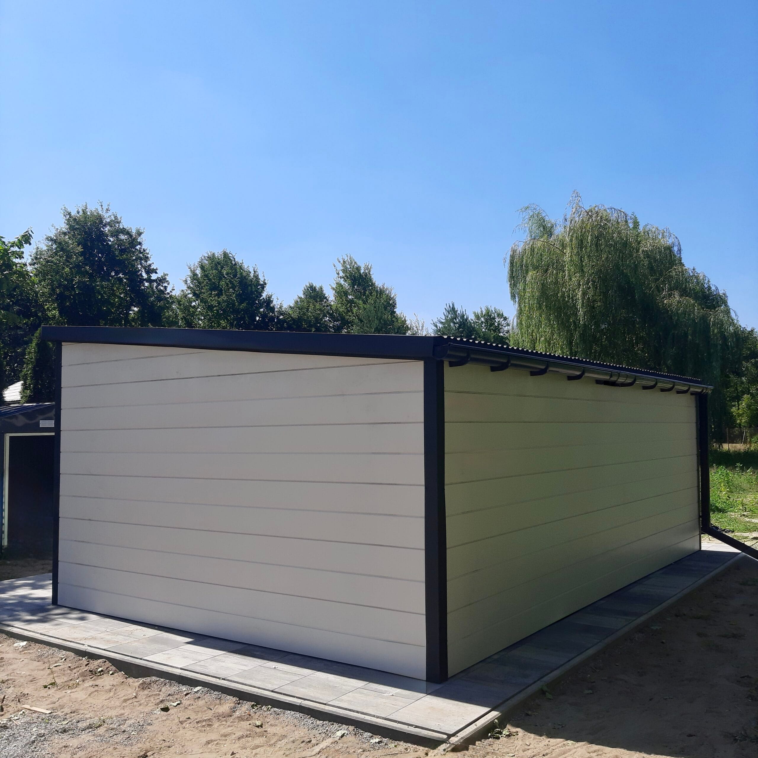 Garaż ocieplany z płyty warstwowej 6x8 brama dwuskrzydłowa - obrazek 2