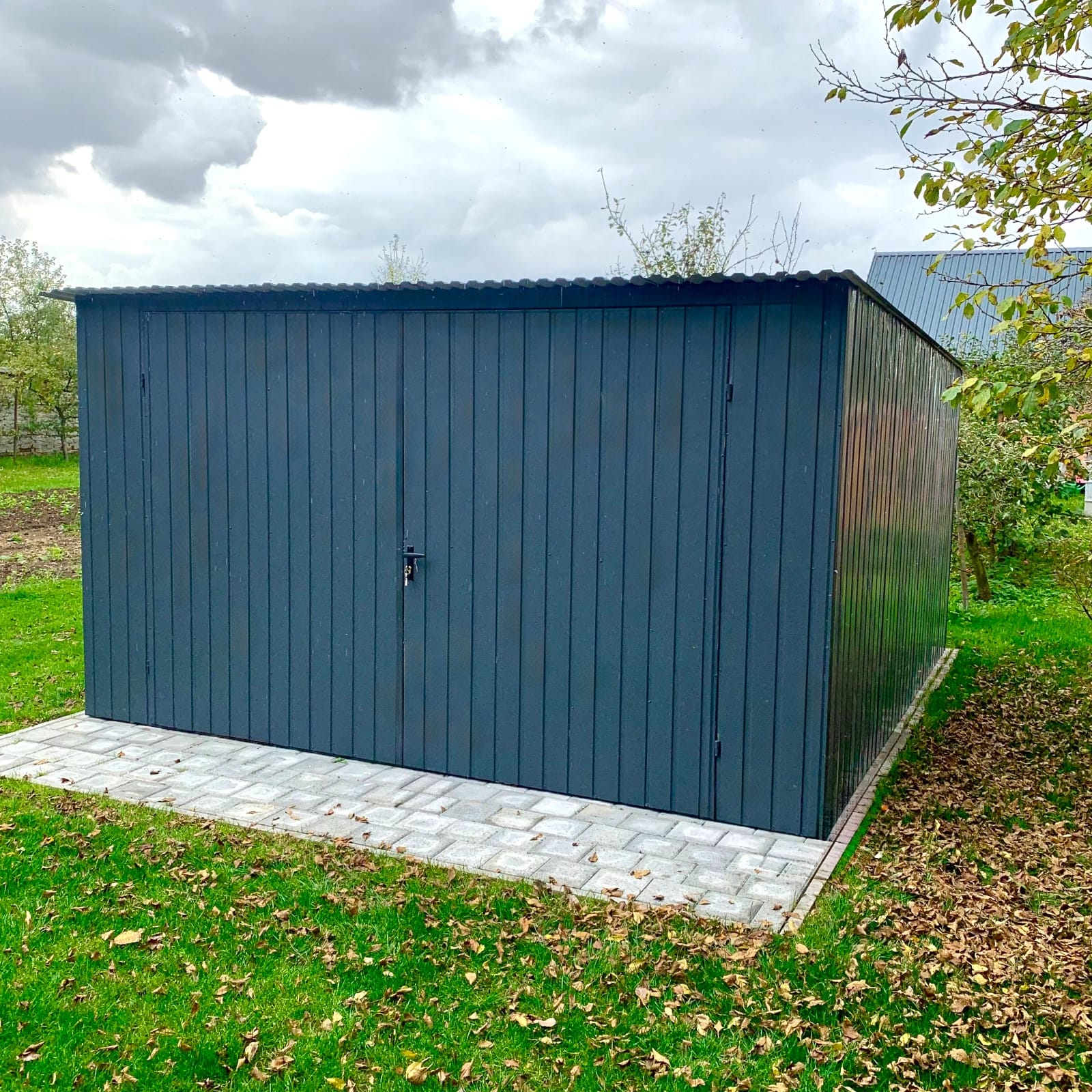 Garaż blaszany Standard 4×6 grafit brama dwuskrzydłowa