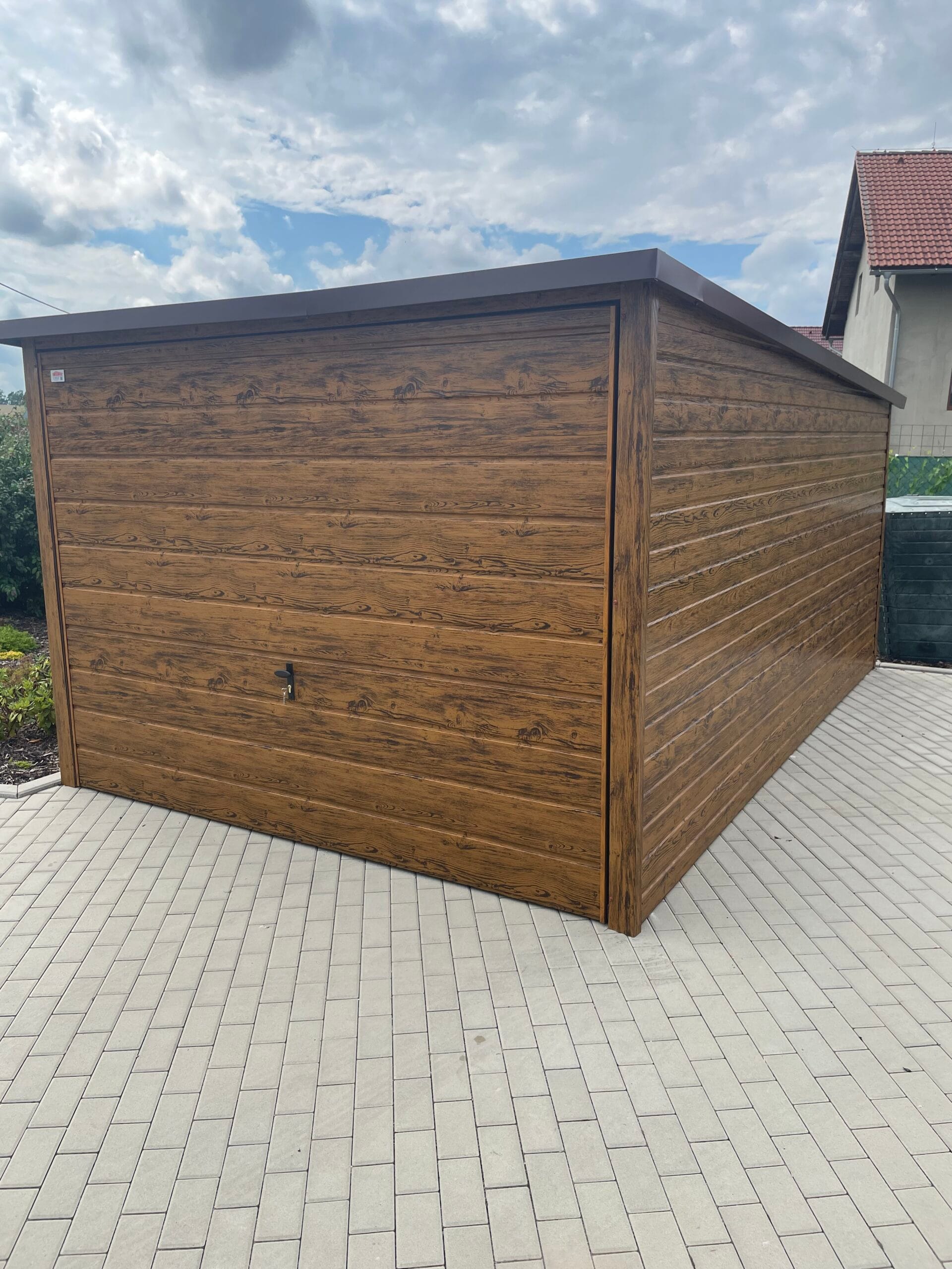 Garaż blaszany Premium 3×5,5 jednospadowy brama uchylna