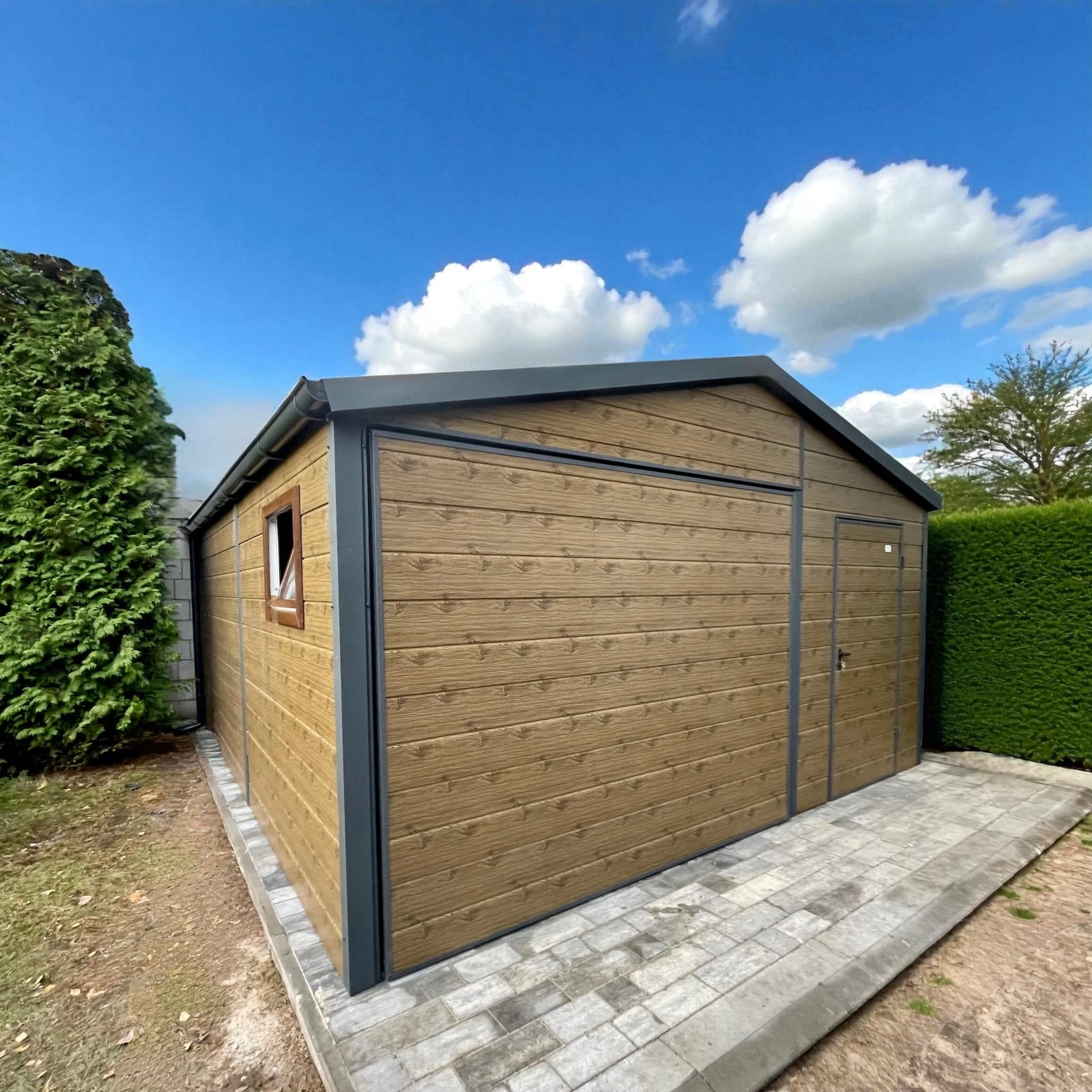 Garaż ocieplany z płyty warstwowej 5x5 brama uchylna