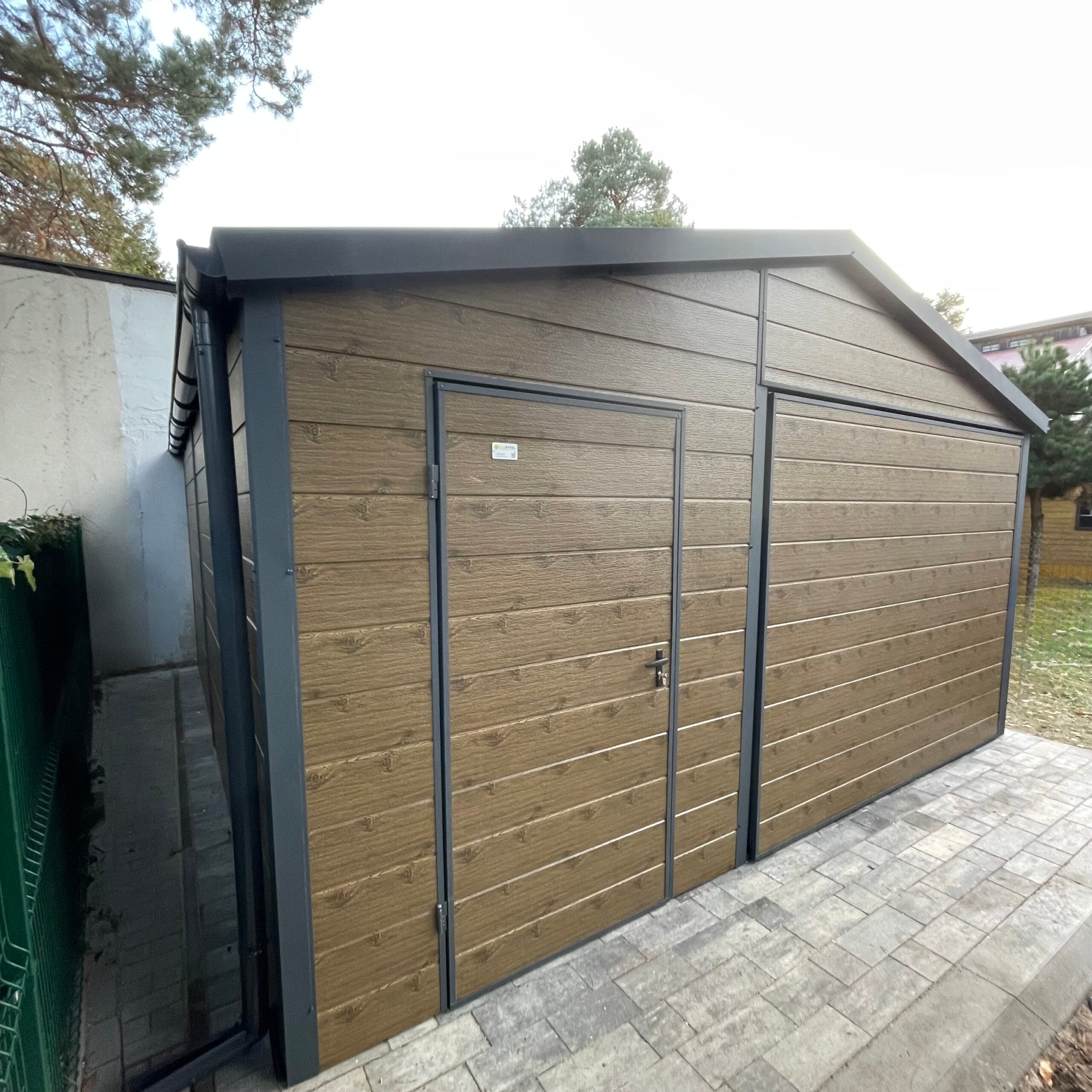 Garaż ocieplany z płyty warstwowej 5x6 brama uchylna - obrazek 2