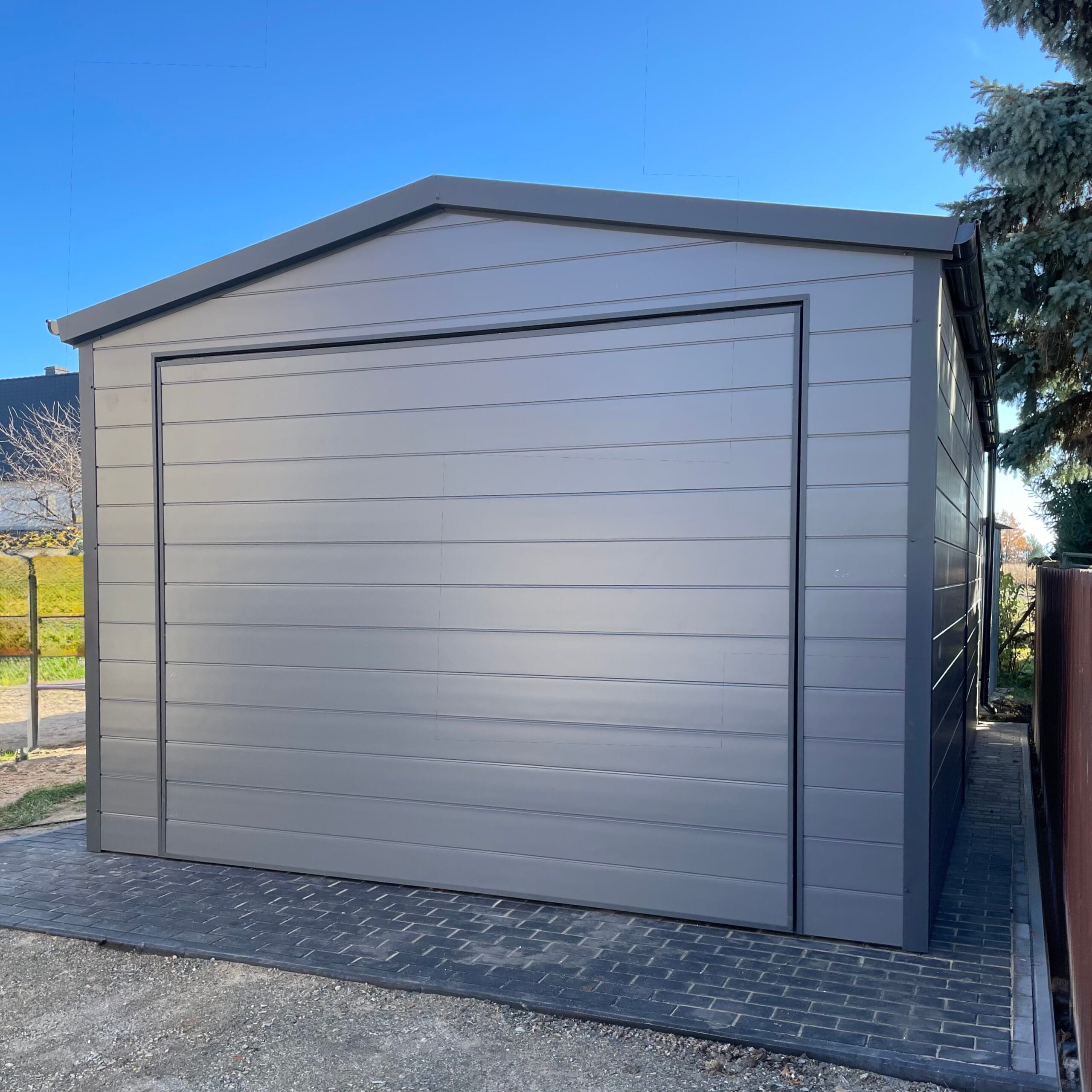 Garaż ocieplany z płyty warstwowej 4x7 grafit brama uchylna - obrazek 2