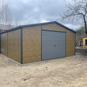Garaż ocieplany z płyty warstwowej 6x6 m z bramą uchylną