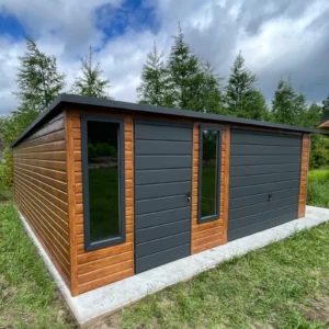 Domek ogrodowy 6×6 m drewnopodobny z brama uchylną