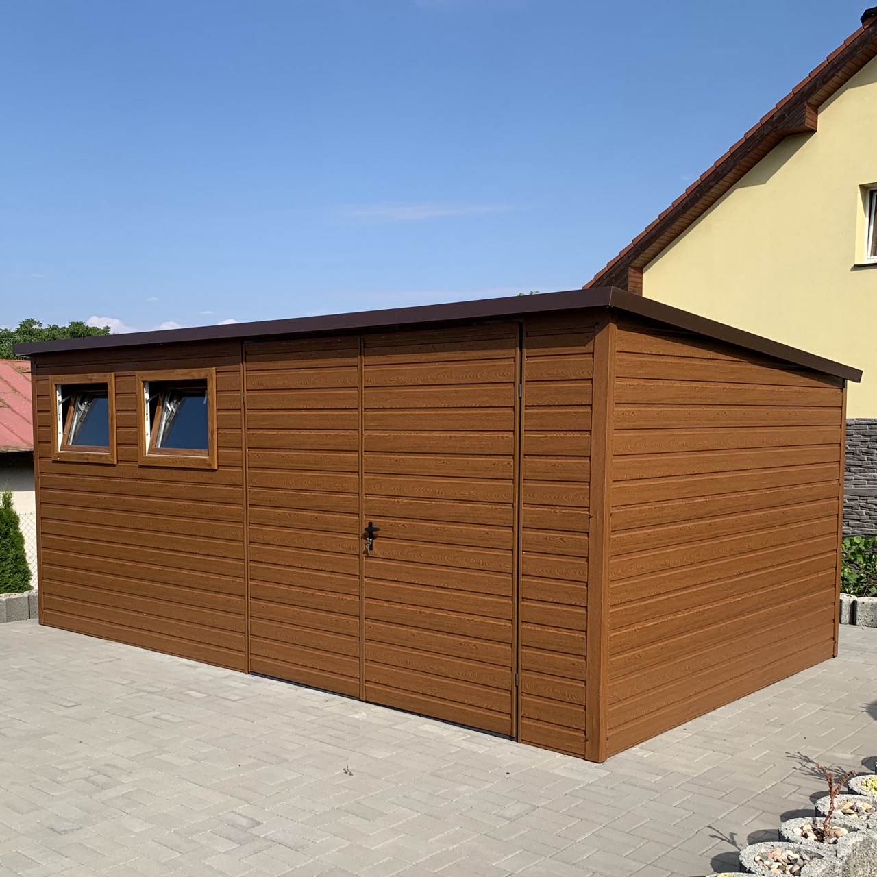 Domek ogrodowy narzędziowy 5x3 m w kolorze drewnopodobnym - obrazek 2