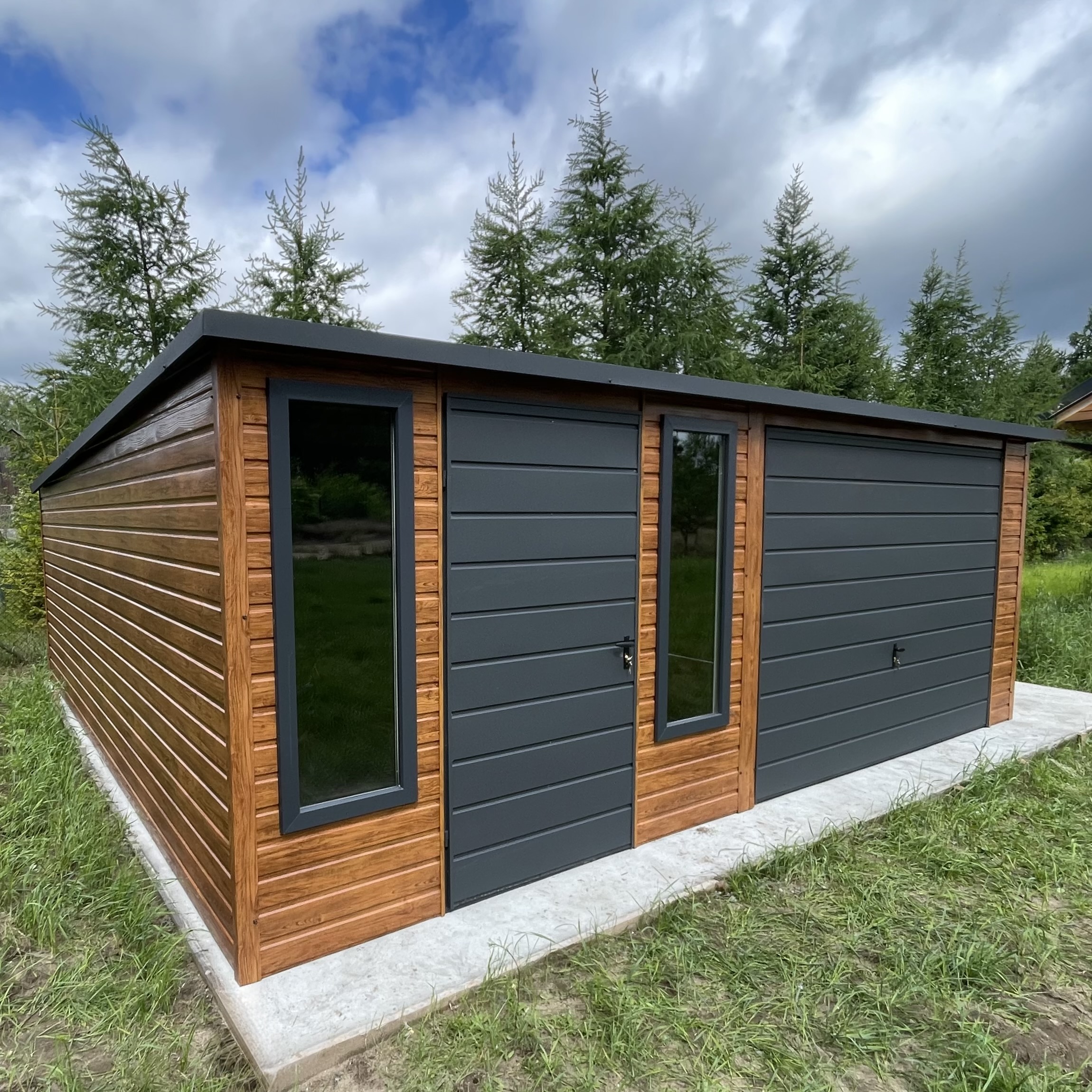 Garaż blaszany Premium 6,5×6 m w kolorze drewnopodobnym