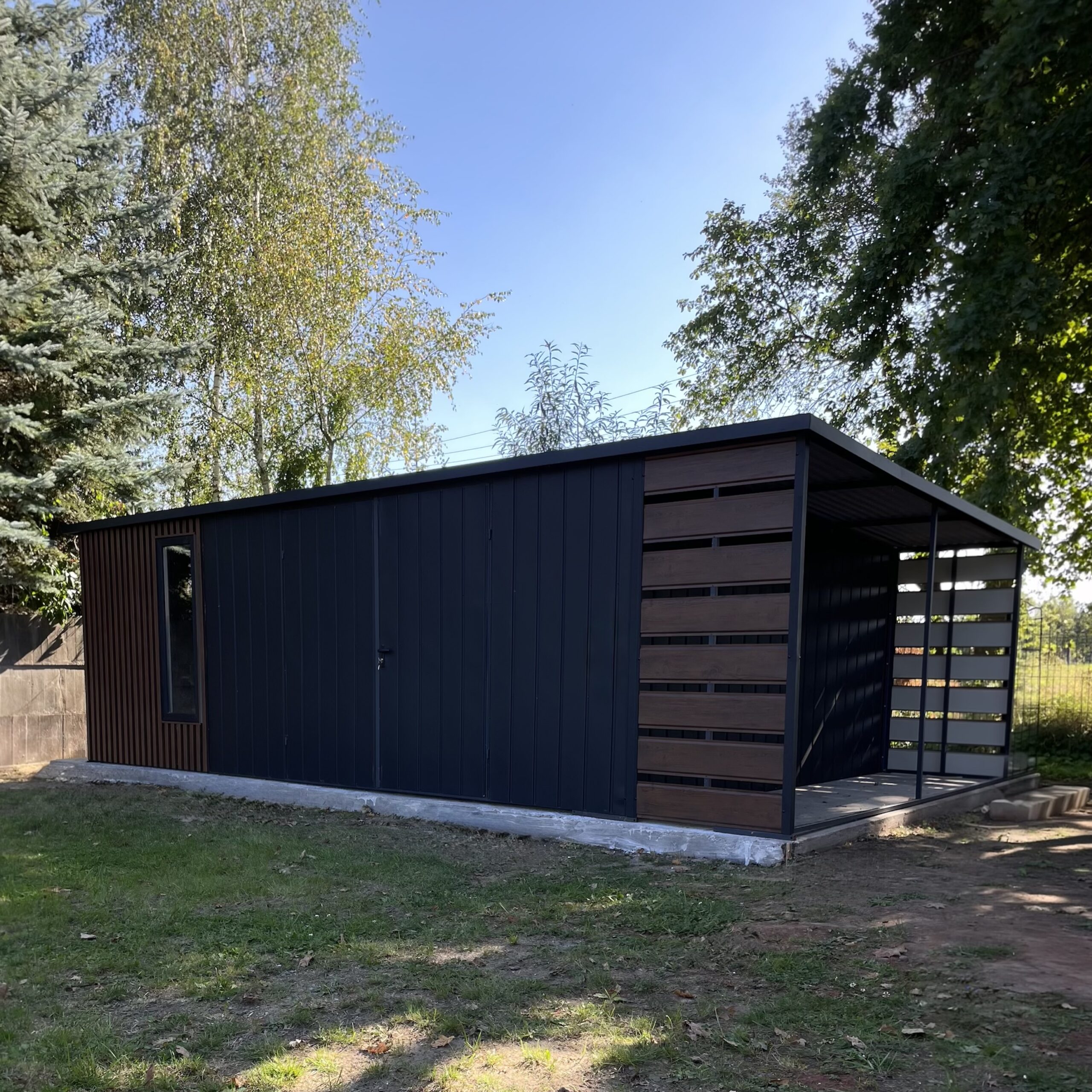 Domek ogrodowy narzędziowy 6 m x 3,5 m z drewutnią ażurową - obrazek 2