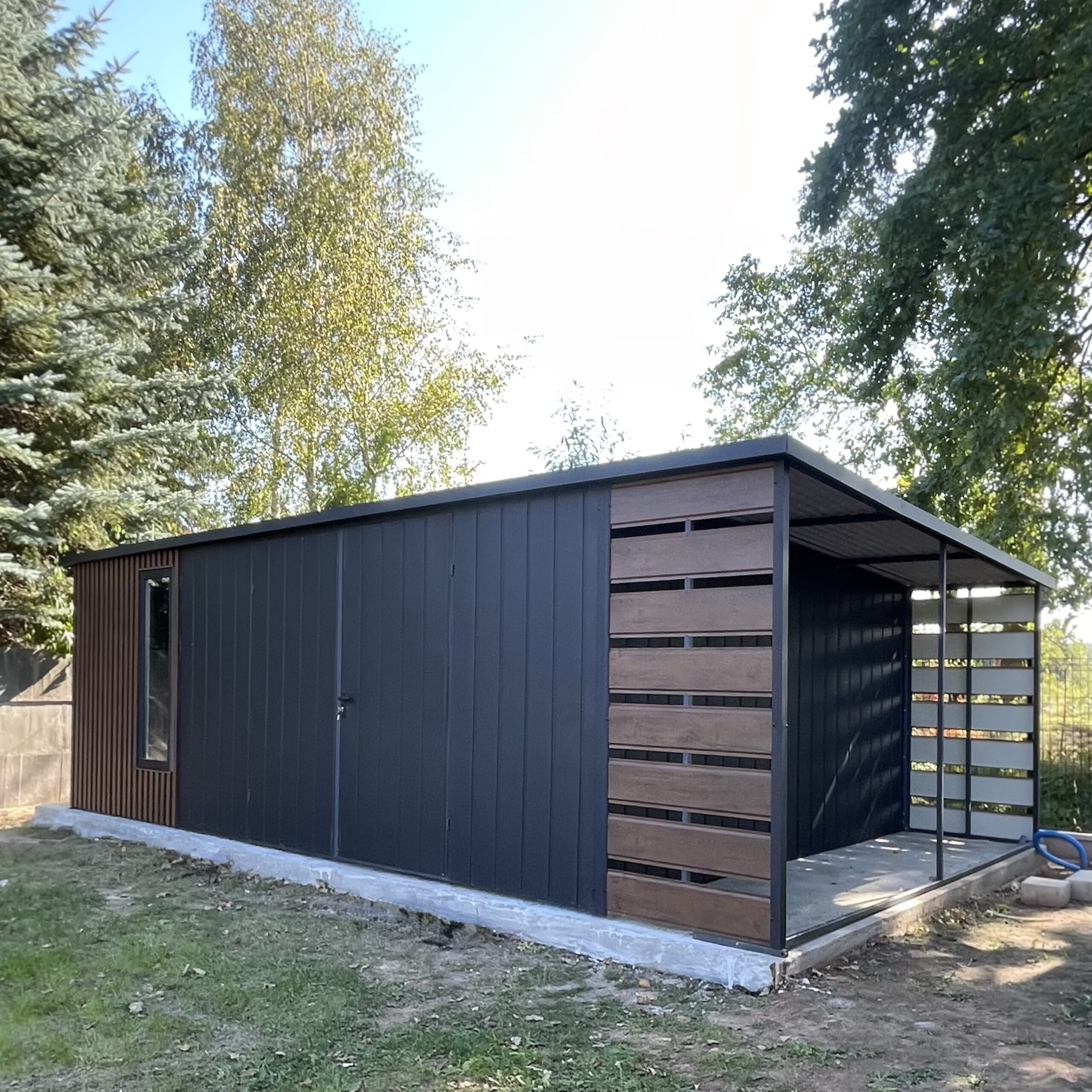 Domek ogrodowy narzędziowy 6 m x 3,5 m z drewutnią ażurową